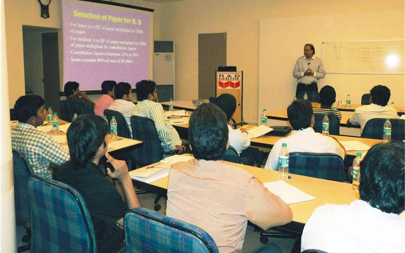There are three types of cources: Certificate Course in Corrugated Packaging – Automatic Process, Certificate Course in Corrugated Packaging – Semi Automatic Process and Practical Course in Testing.
