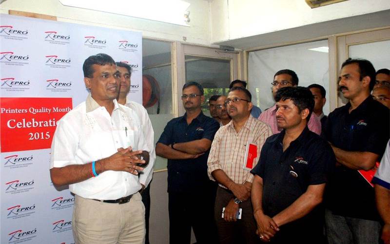 Inaugurating the show, Repro's Rajaram Khose, AGM QA, said, "The objective of Printers Quality Month is to share and enhance knowledge of the employees on the shopfloor and increase the interaction among the people."