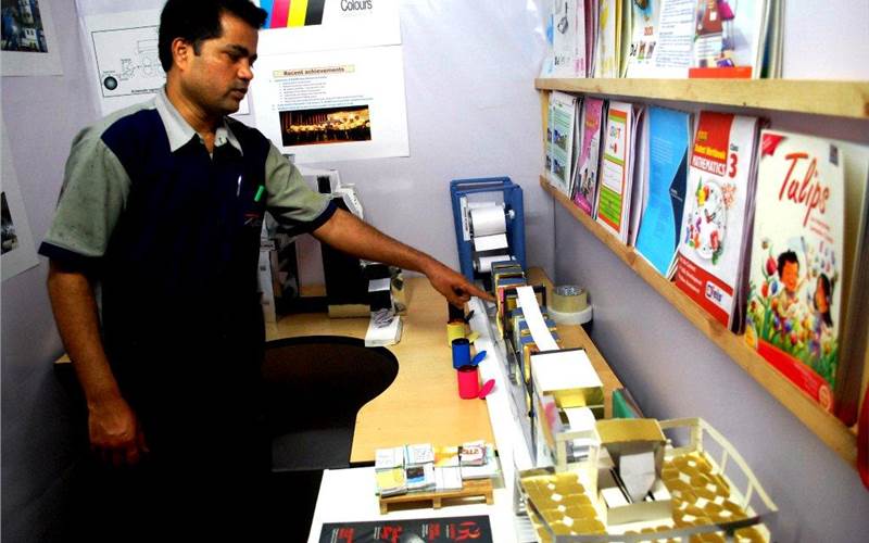 The operator Jayesh Jagtap at the stall told PrintWeek India about how the team converted Harris M1000 heatset press to cold set, in-house