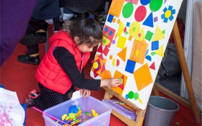 Besides books, the Children’s Pavilion at the fair also had assorted activities for schoolchildren, from performances by children and arts and crafts