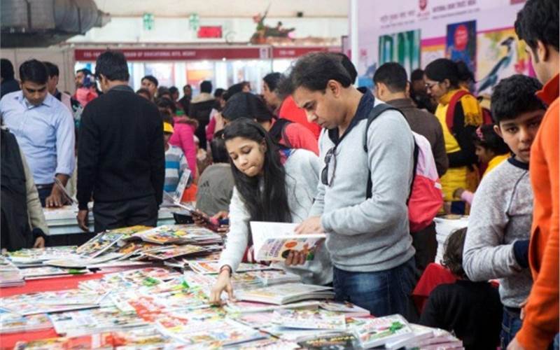 As usual, college students and young professionals made up the bulk of visitors at the Fair. They had their agendas set. Some came looking for textbooks, some popular fiction, some trade books, while some others were looking for old books at bargain prices