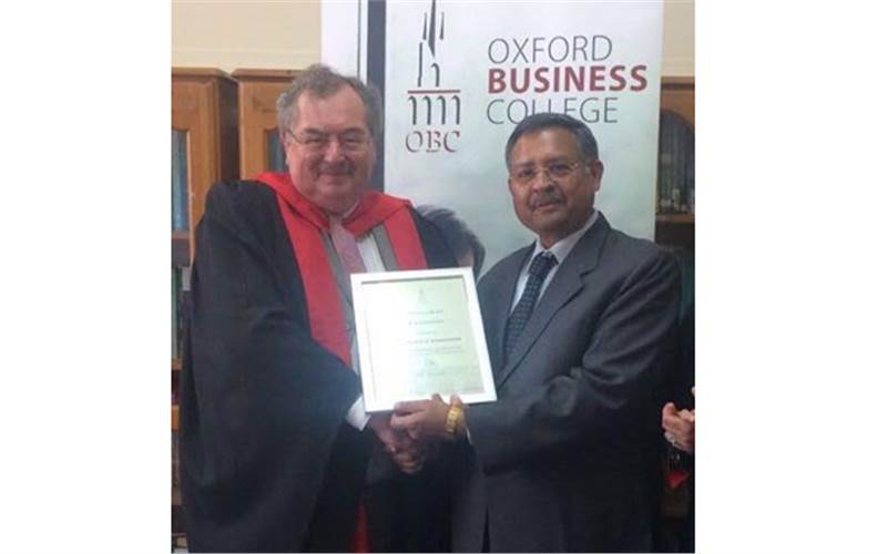 Arun Maheshwari received the award from Steve Bristow of Oxford Business College