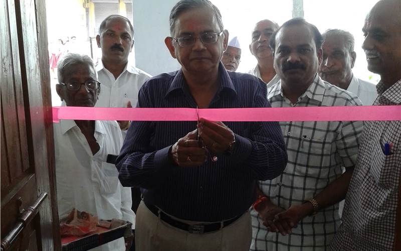 Gururatna award conferred upon Anand Limaye