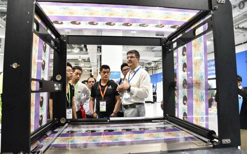 The intricacies of digital narrow web technology and its application were explained during the tour