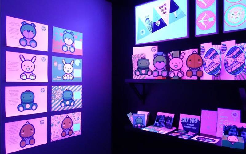 The pink room at the COE housed products printed with special HP Indigo ElectroInk Fluorescent Pink, which glows in the dark under UV light. Many such inks are still under development, which HP hopes to roll out in 2017