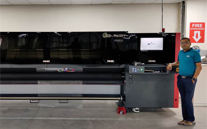 Caterpillar Signs buys EFI roll-to-roll printer