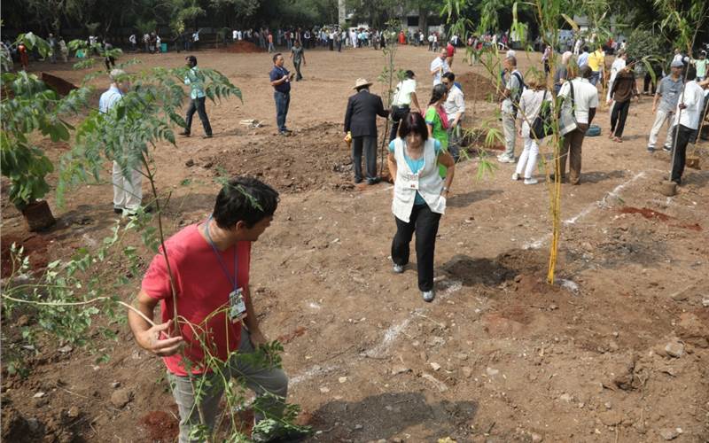 A literary tree-park at Pune University to commemorate PEN International Congress