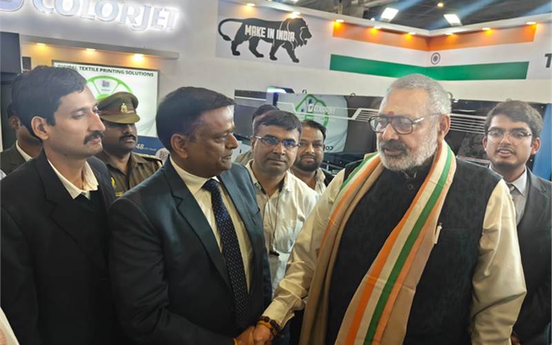 Union minister of textiles visits ColorJet at GTE Expo
